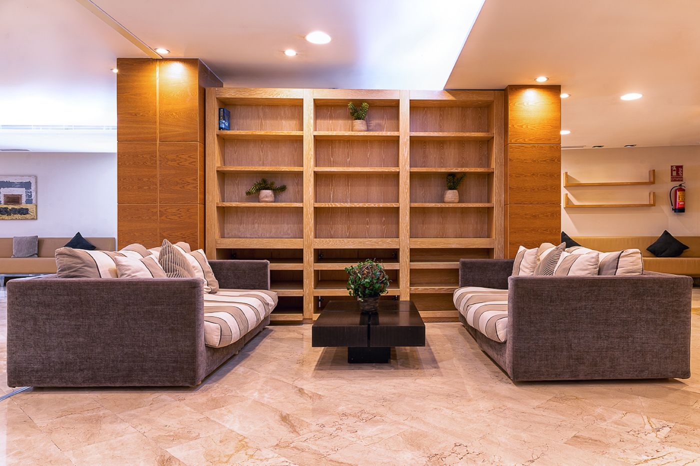 Aparthotel-Cordial-Mijas-Golf-Lobby-31