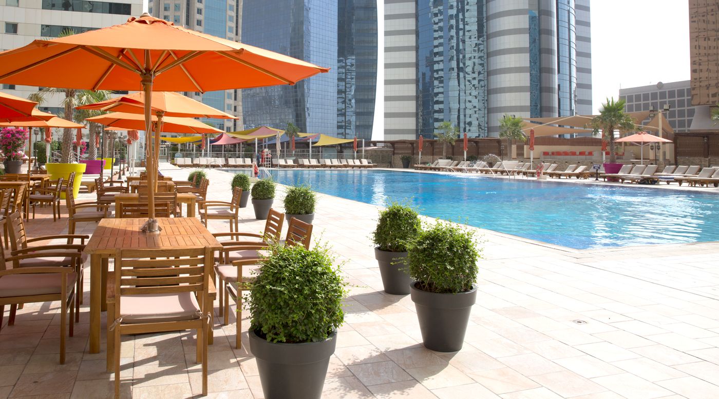 Ezdan-Residences-West-Bay-Pool-3