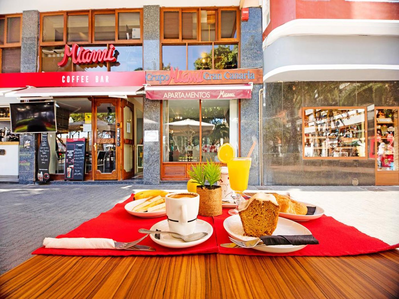 Miami-Las-Palmas-Terrace-5