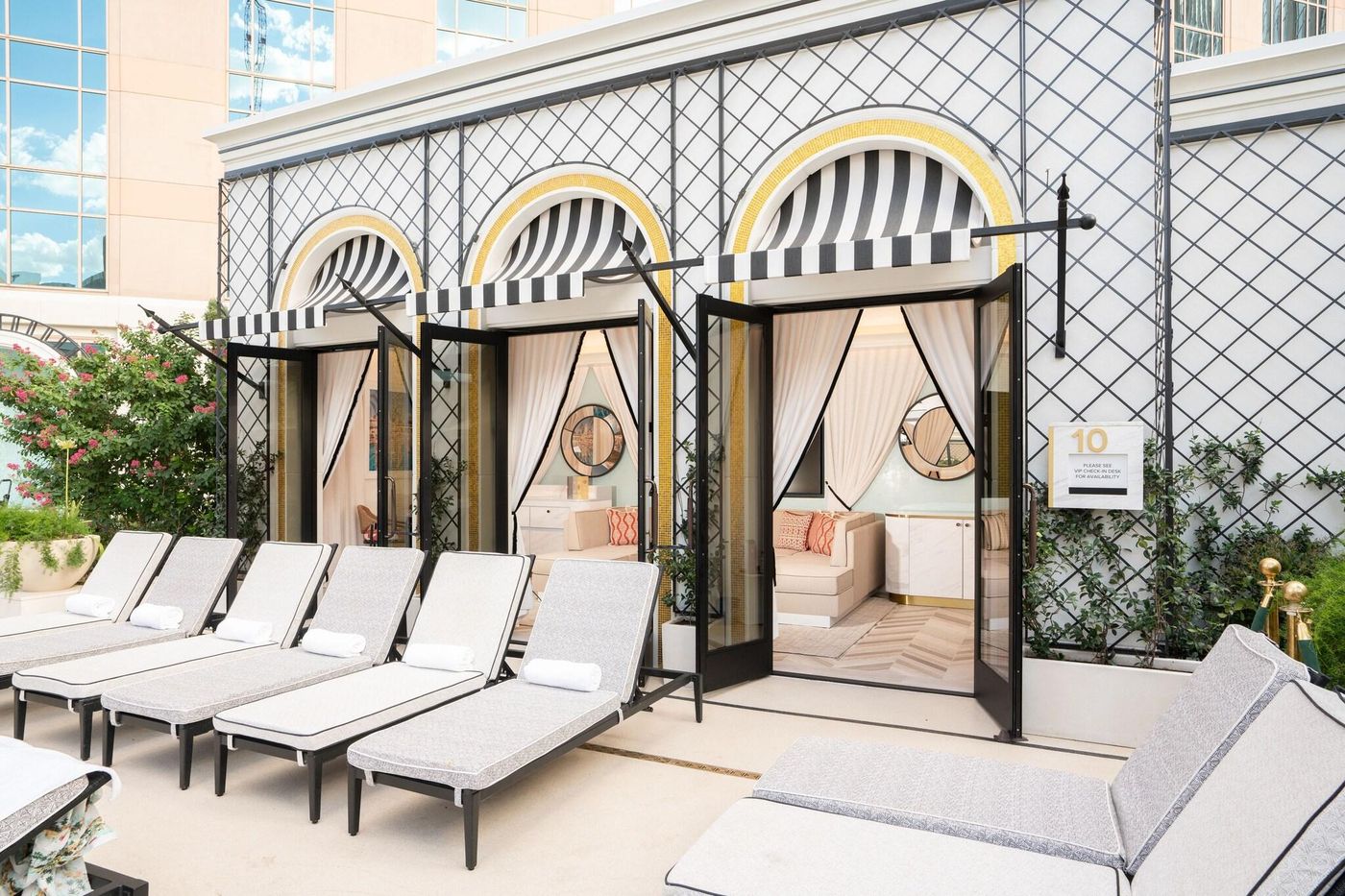 The-Venetian-Resort-Las-Vegas-Pool-3