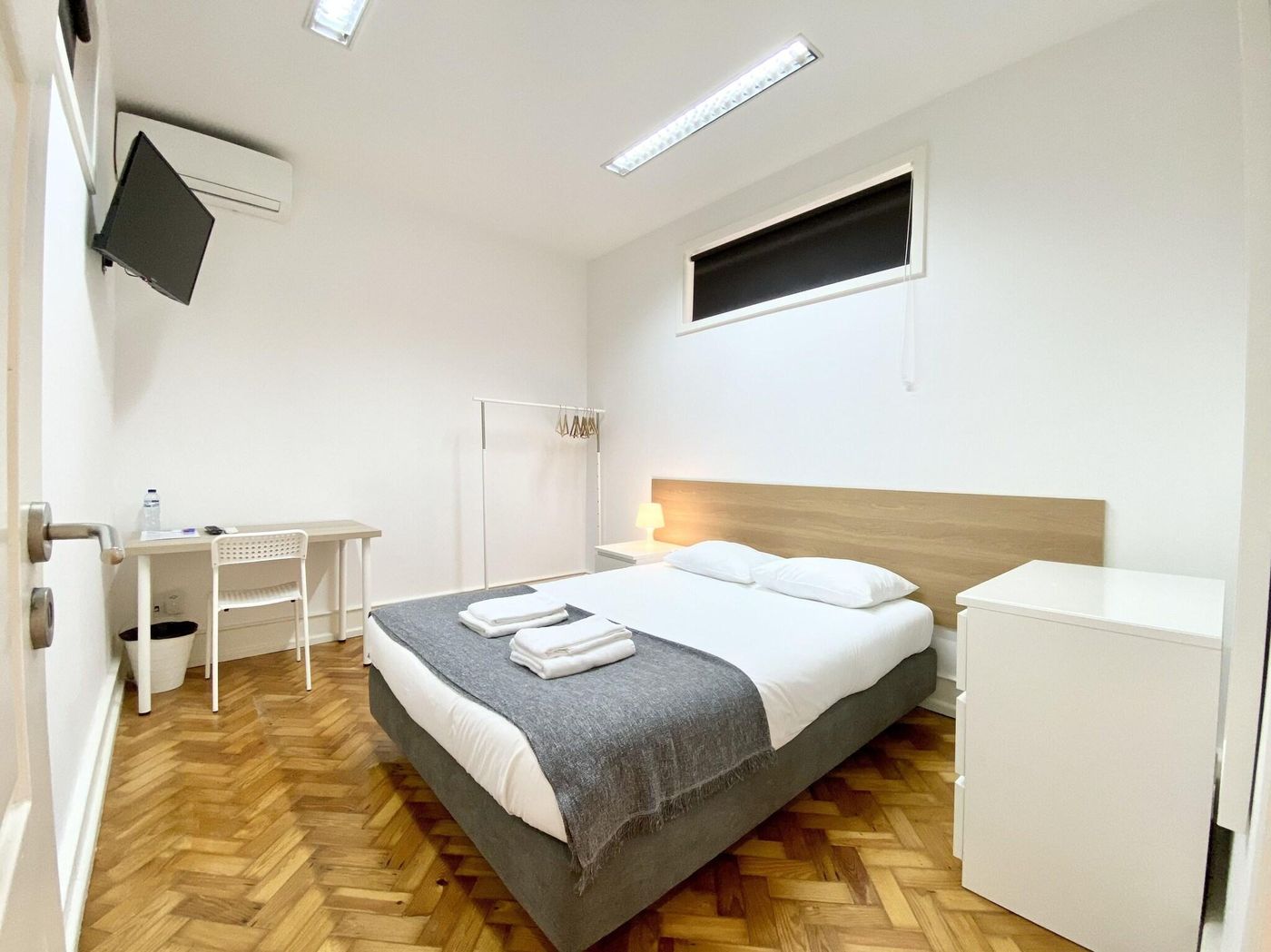 Home-Out-Rooms---Apartments-Room-49