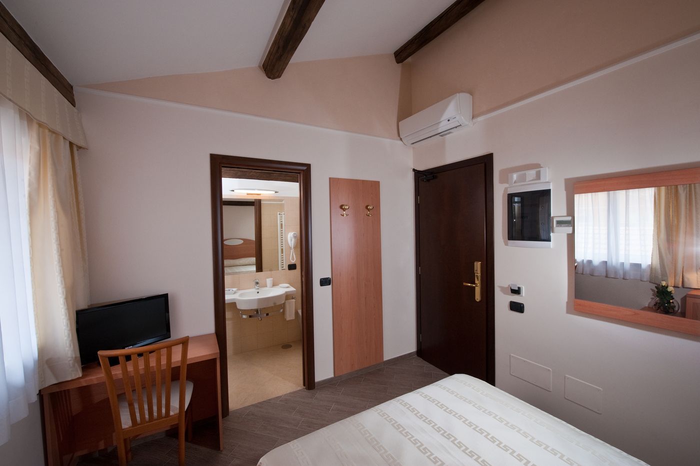 Hotel-Roma-Tiburtina-Room-26