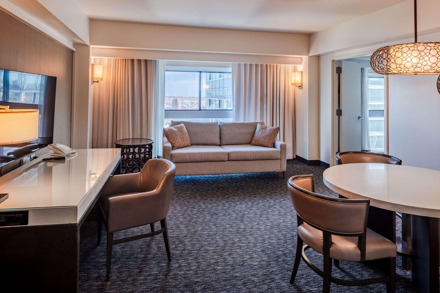 Millennium-Hilton-New-York-One-UN-Plaza-Room-42
