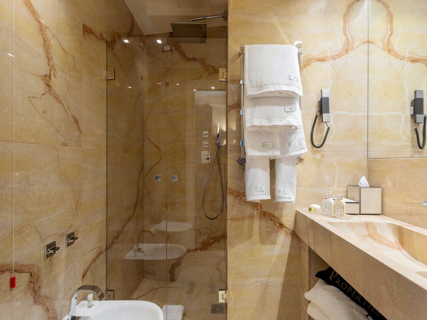 Des-Etrangers-Hotel---Spa-Room-29