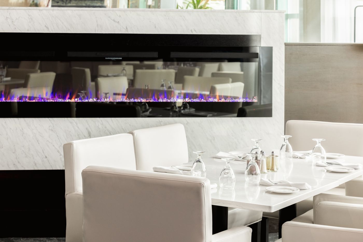 Executive-Plaza-Hotel-Conference-Centre-Coquitlam-BC-Restaurant-39