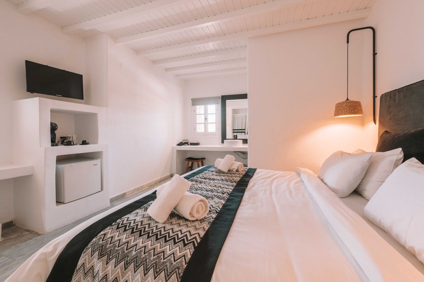 Mr---Mrs-White-Mykonos-Room-21