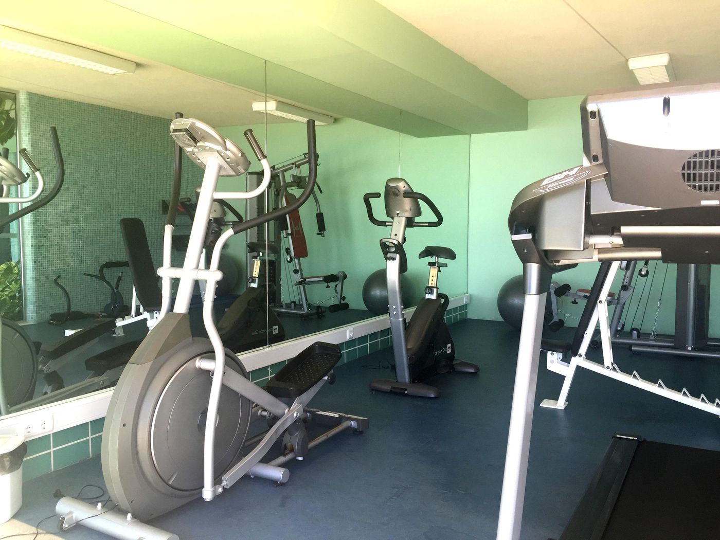 Madeira-Regency-Cliff---Adults-Only-Sports-and-Entertainment-38