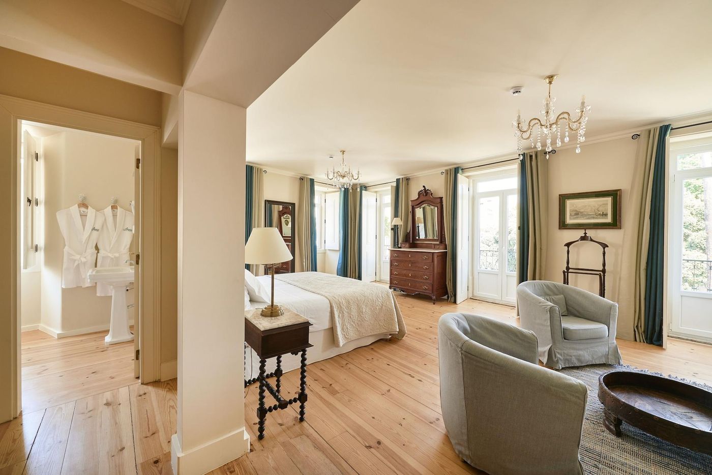 Alegria-A-Lisbon-Boutique-Hotel-Room-11