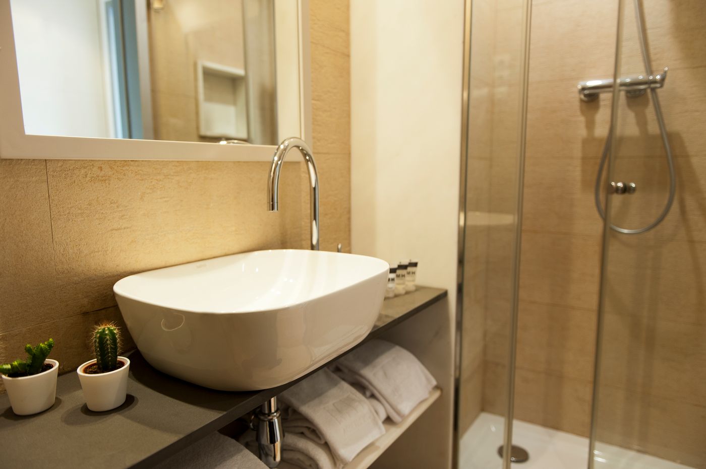 MH Apartments Family-Spain-BARCELONA-Room-7