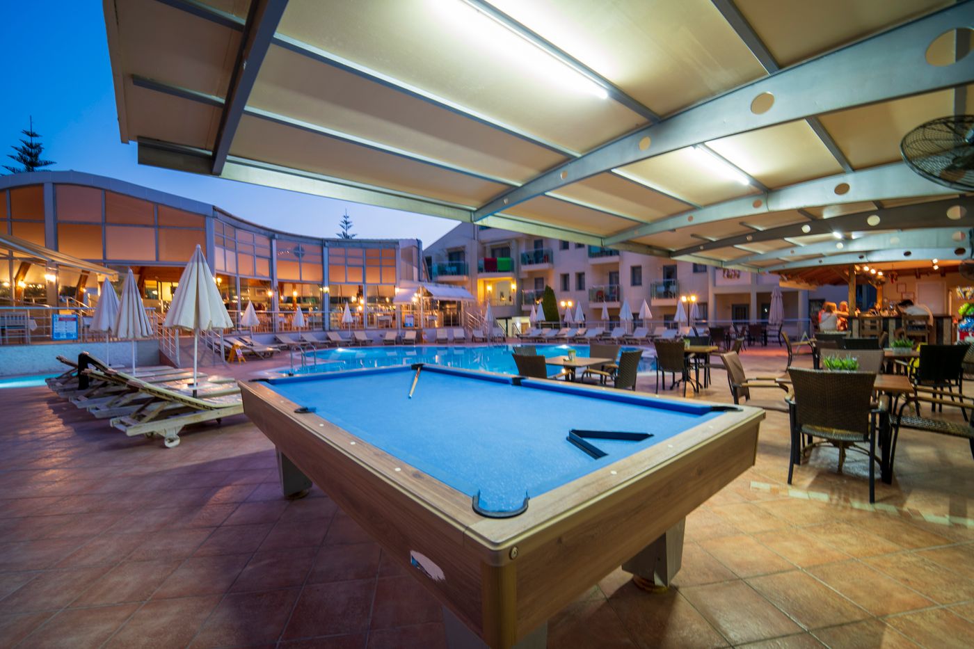 Belcehan-Deluxe-Bar-39