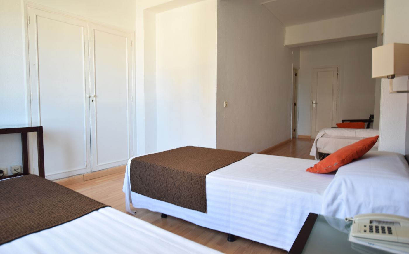 Adonis-Pelinor-Room-15