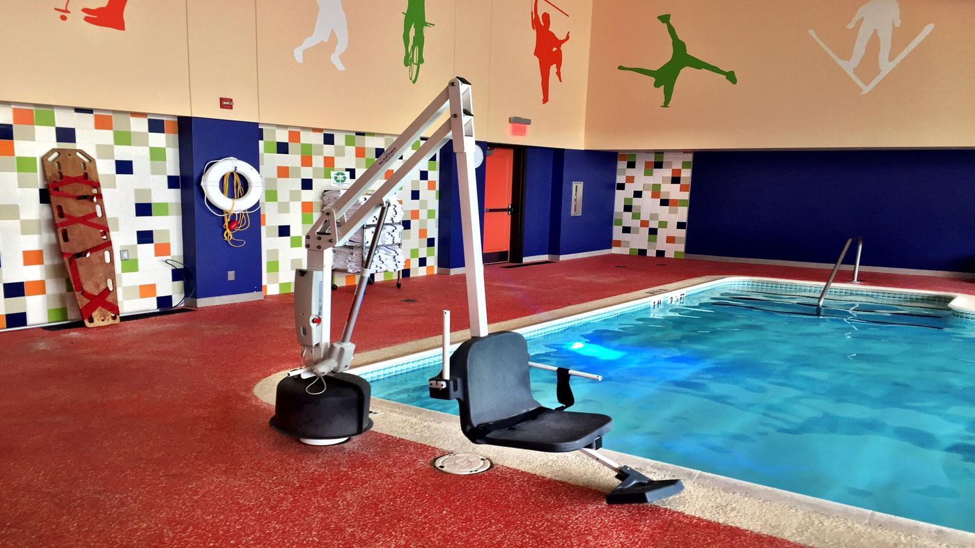 Holiday-Inn-Boston-Bunker-Hill-Area-Pool-37