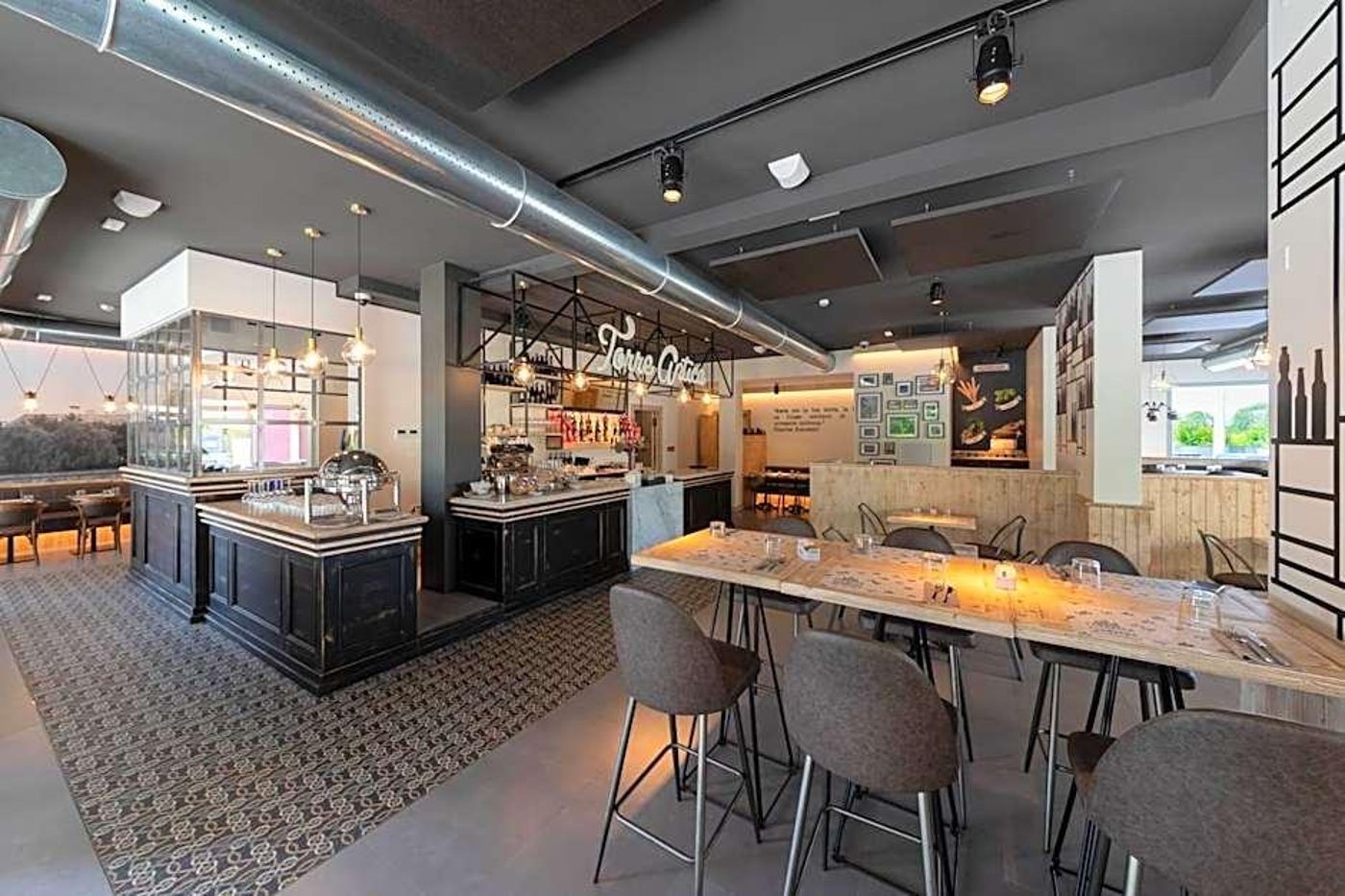 Torre-Antica-Hotel-Venice-Airport-Lobby-7