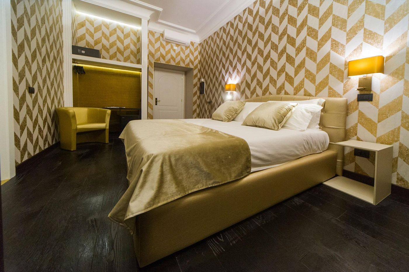 Via-Veneto-Suites-Room-20