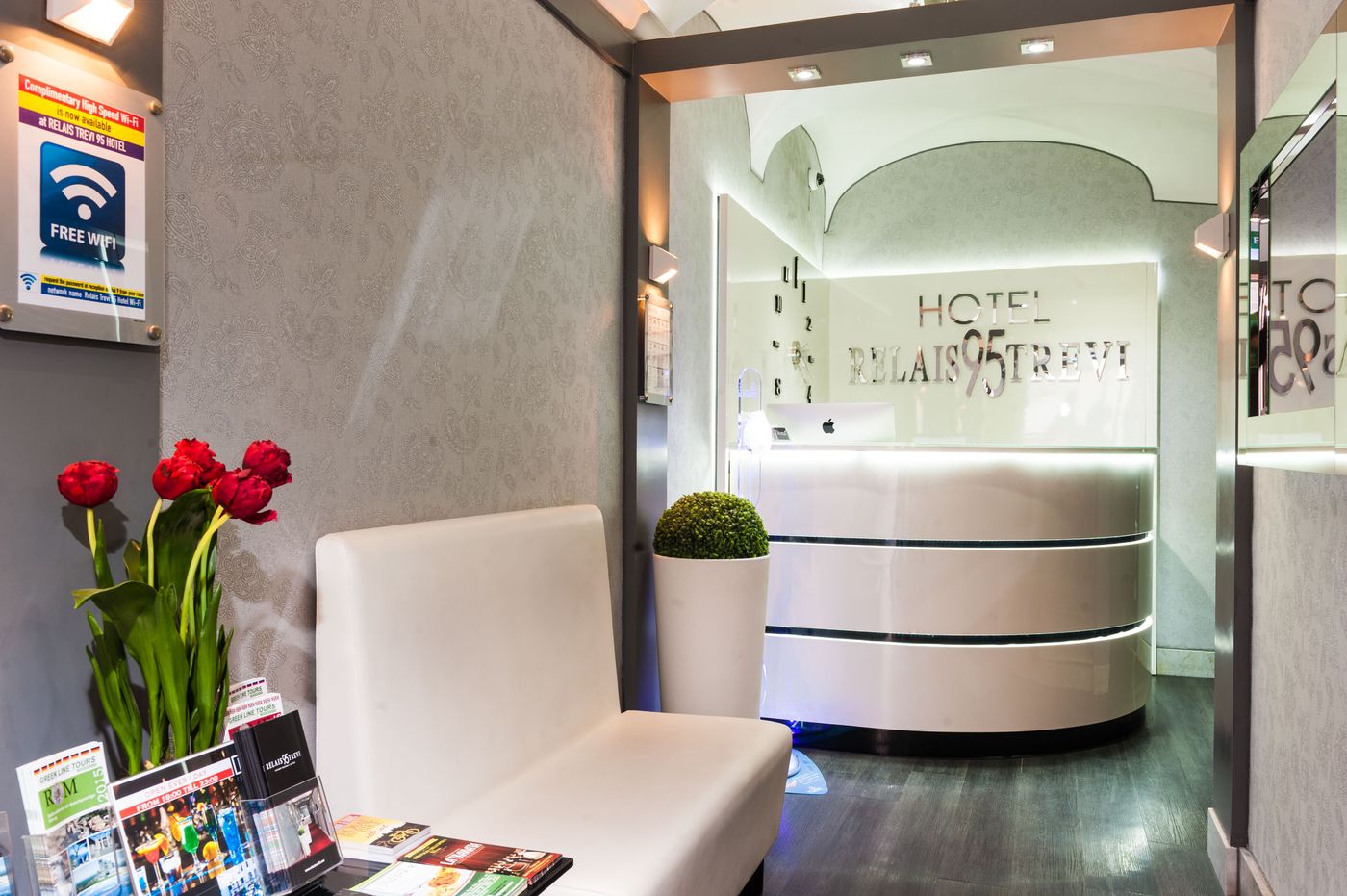 Relais-Trevi-95-Boutique-Hotel-Lobby-2