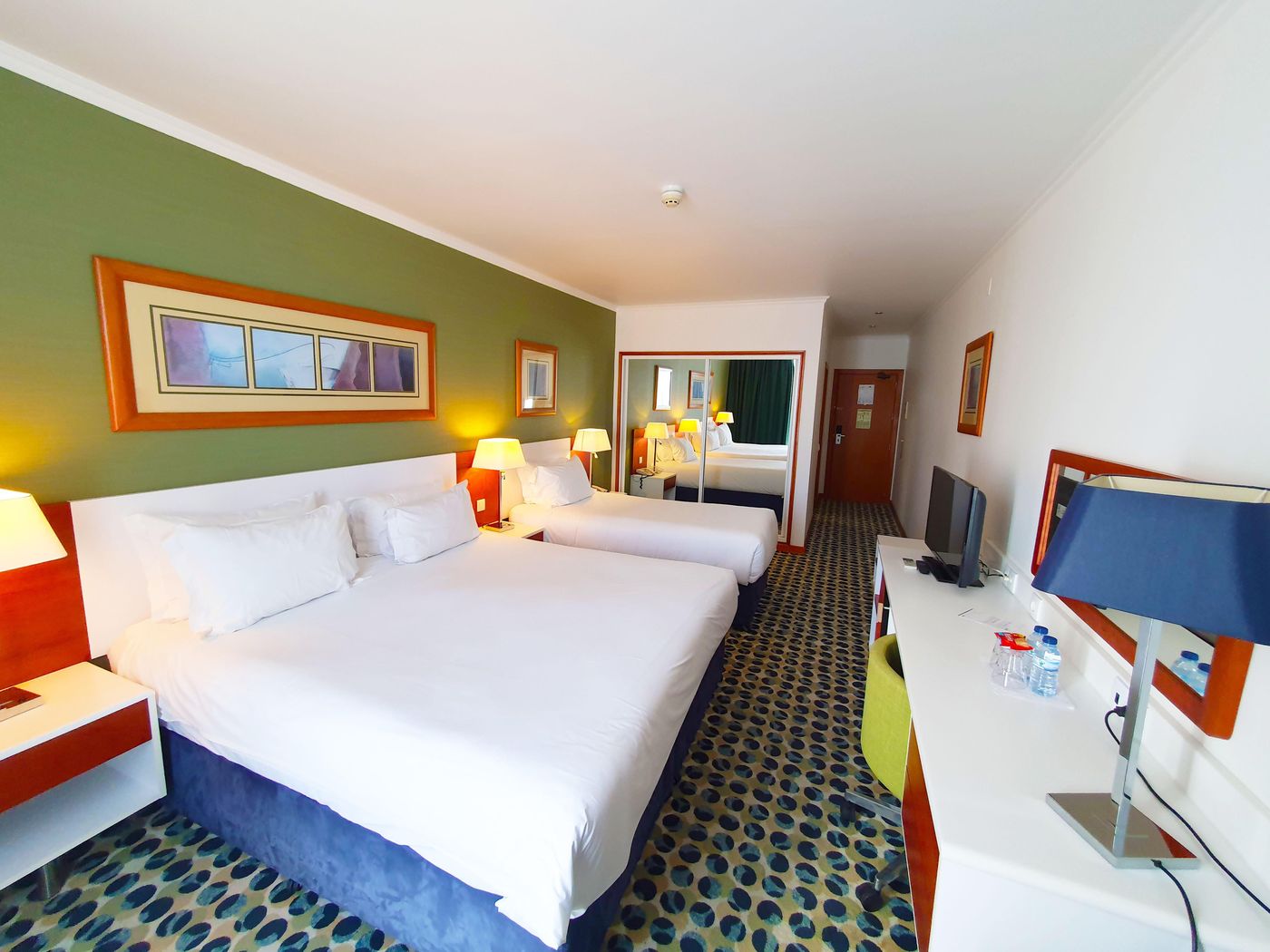 Holiday-Inn-Algarve-Room-14