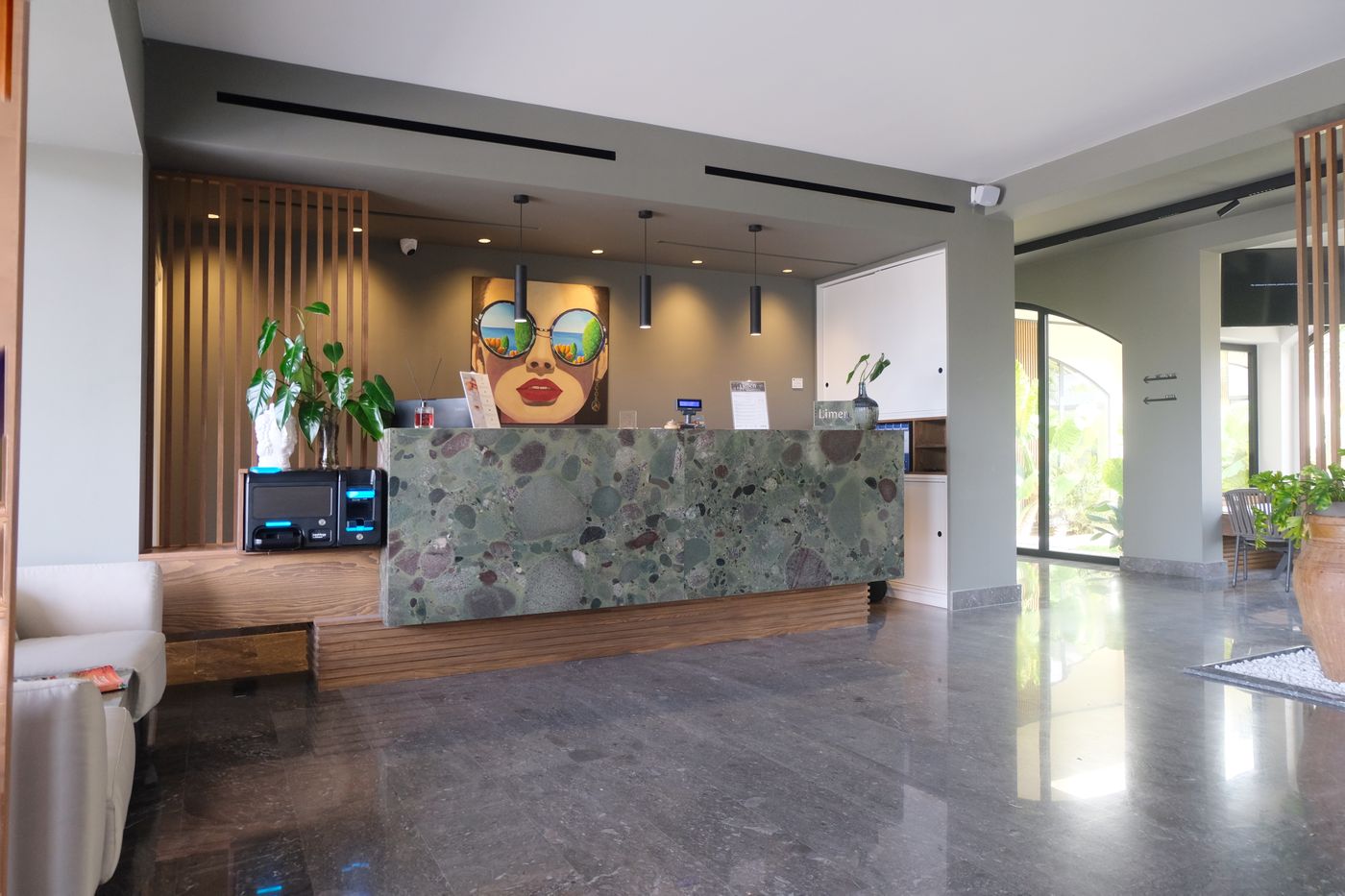 Limen-Wellness-Hotel-Lobby-34