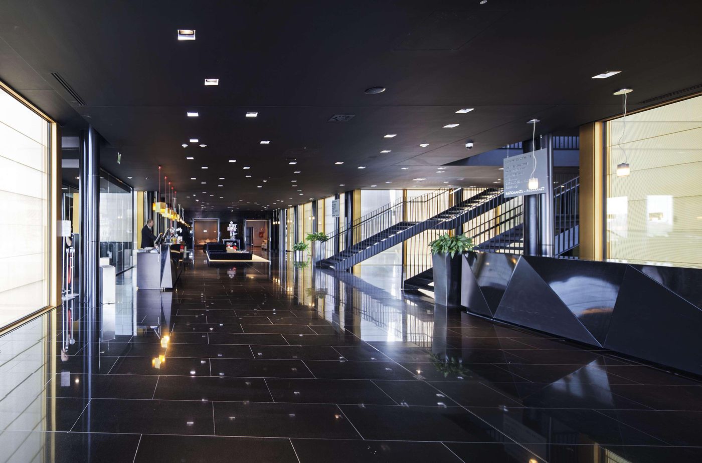 NH-Milano-Fiera-Lobby-17