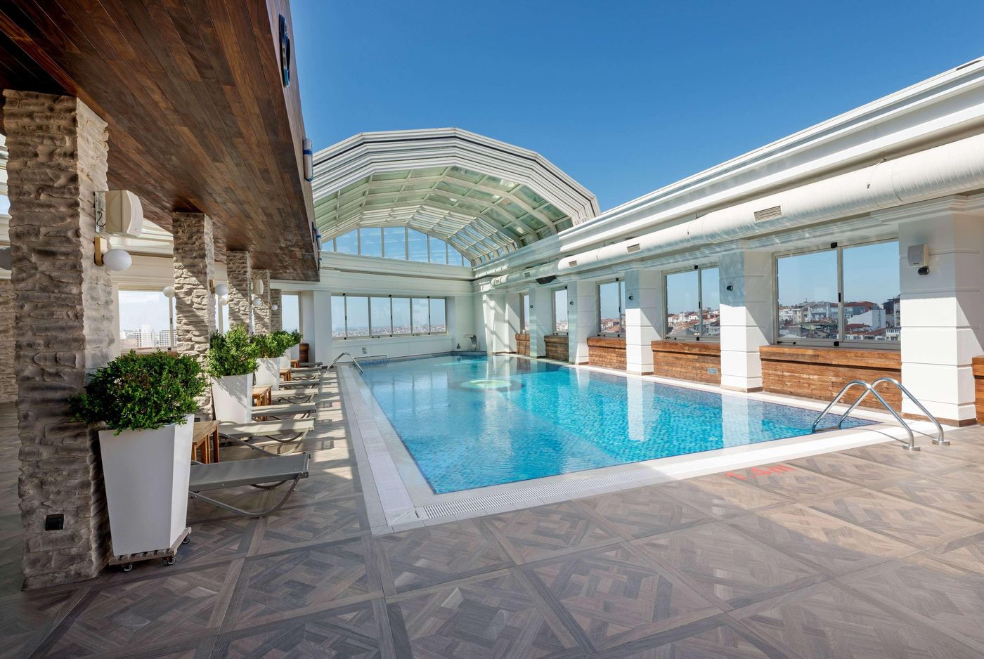 Ramada-Plaza-Istanbul-City-Centre-Pool-53