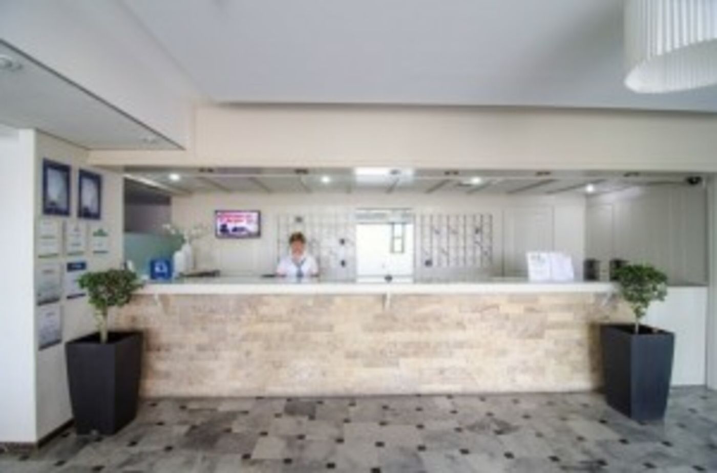 Contessa-Hotel-Lobby-56