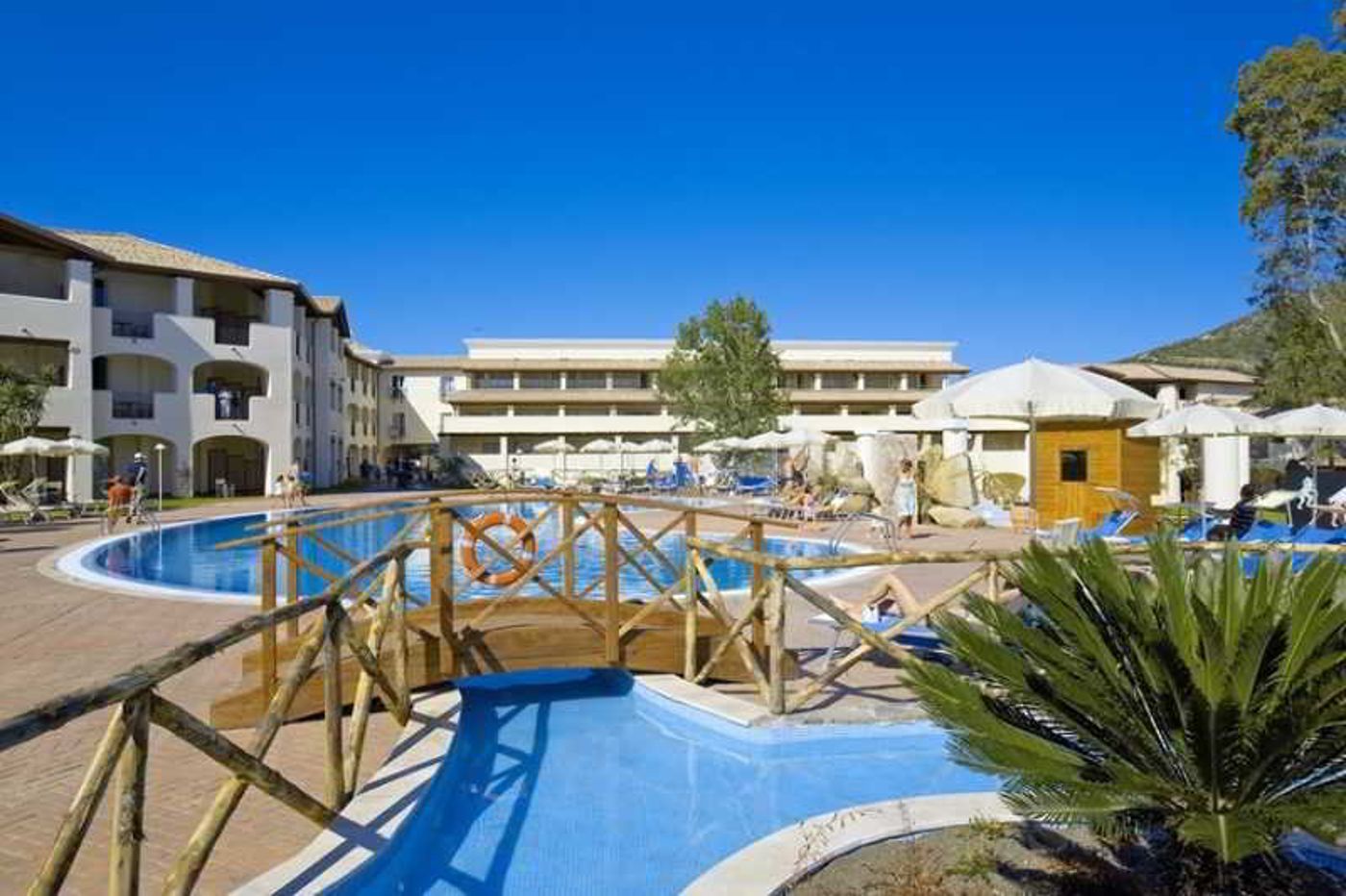 Cala-della-Torre-Pool-11