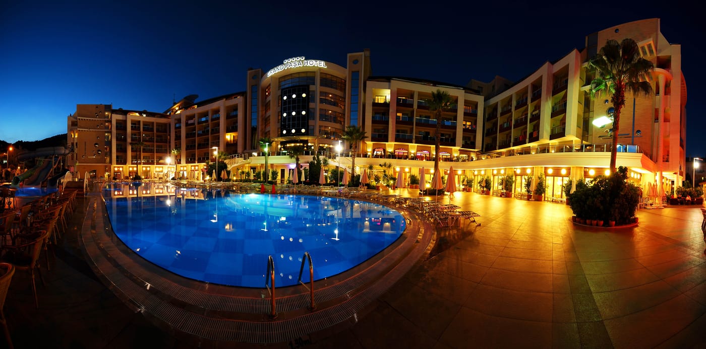 Grand-Pasa-Hotel-Pool-2