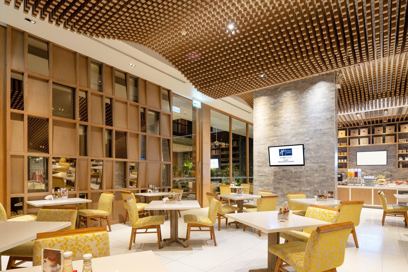 Holiday-Inn-Express-Phuket-Patong-Beach-Central-Restaurant-46