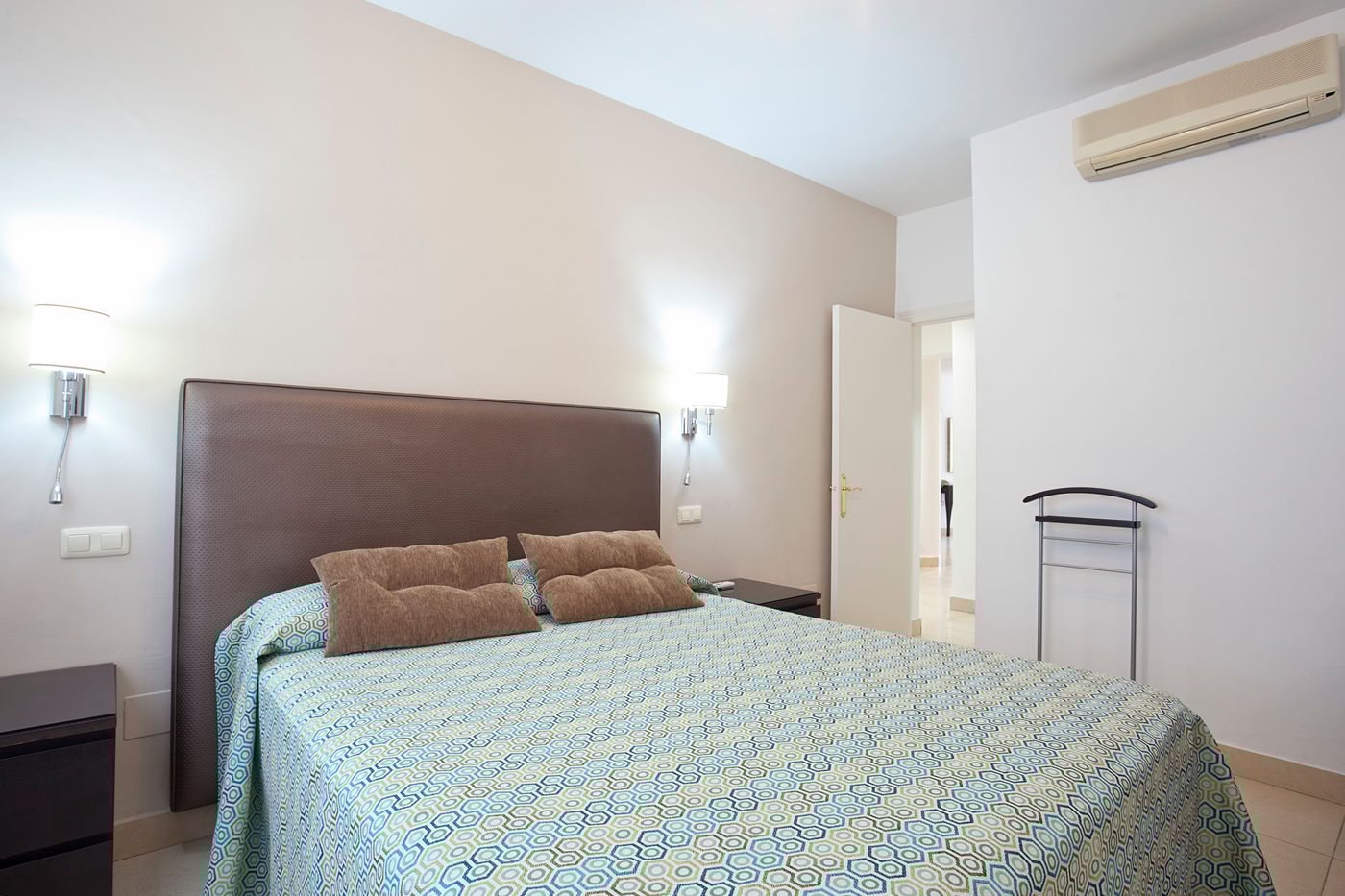 Ecuador-Park-Room-16