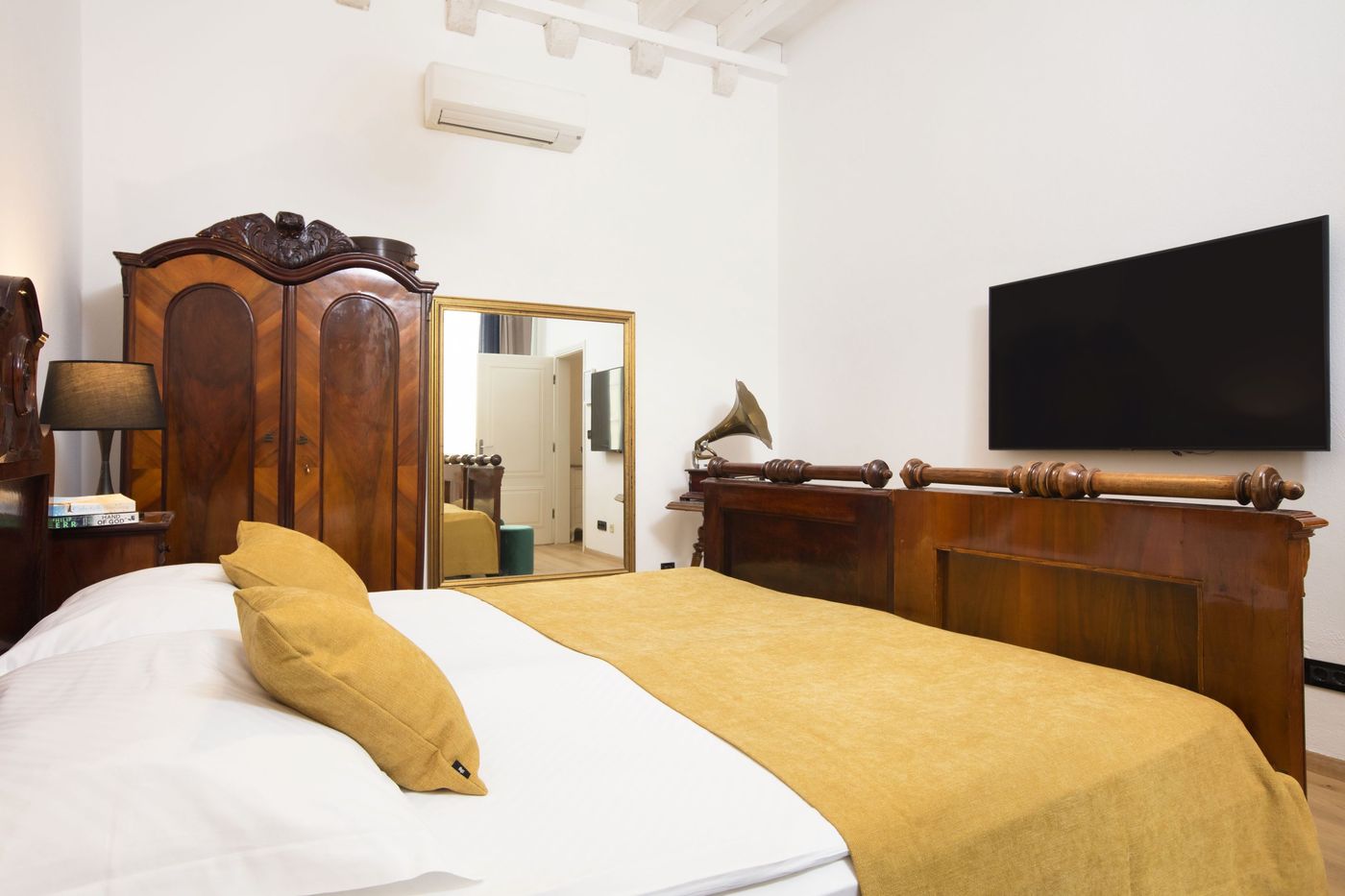 Palmotta-Palace-Room-17