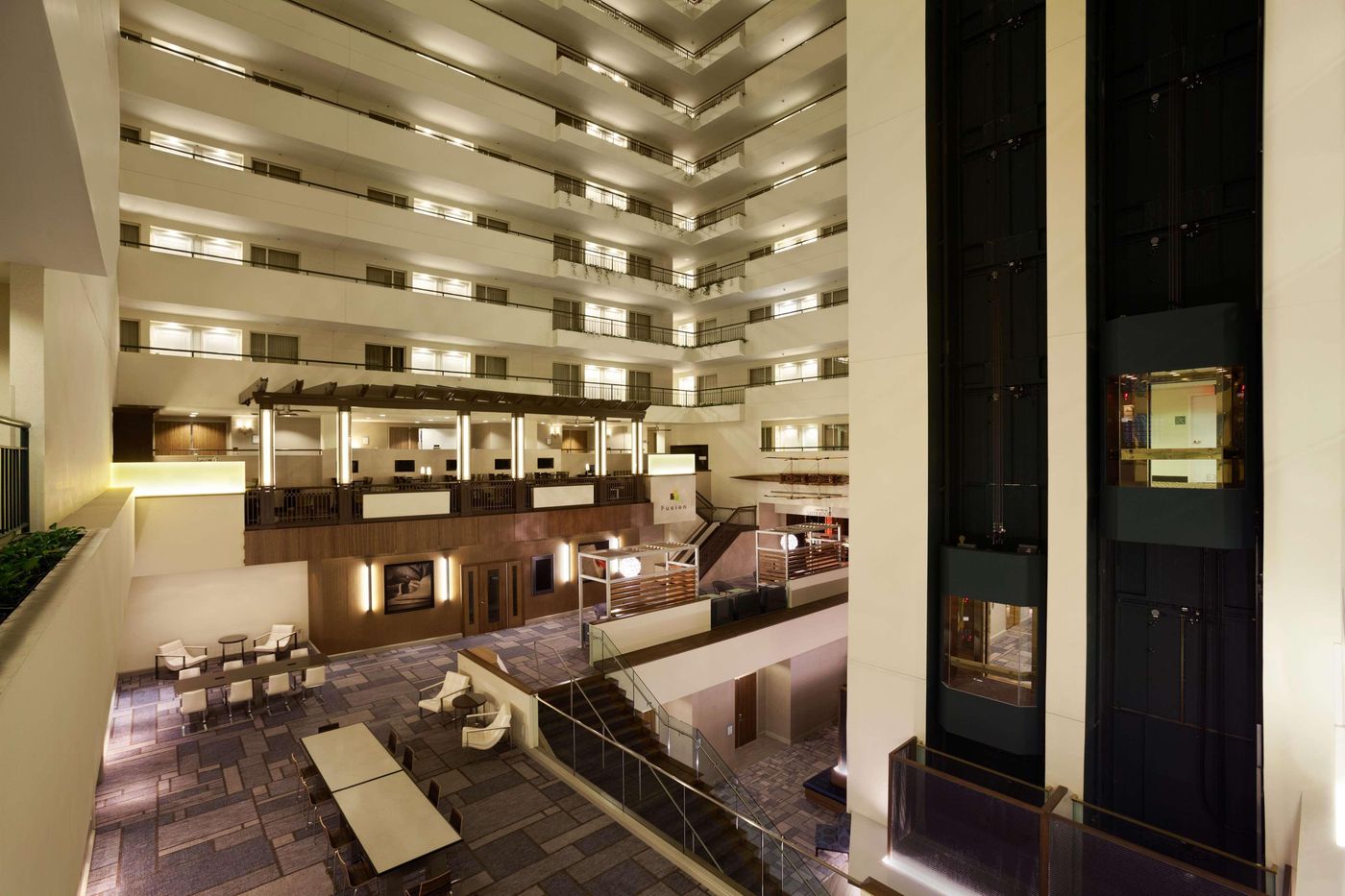 DoubleTree-Suites-by-Hilton-Hotel-Boston-Cambridge-Lobby-16