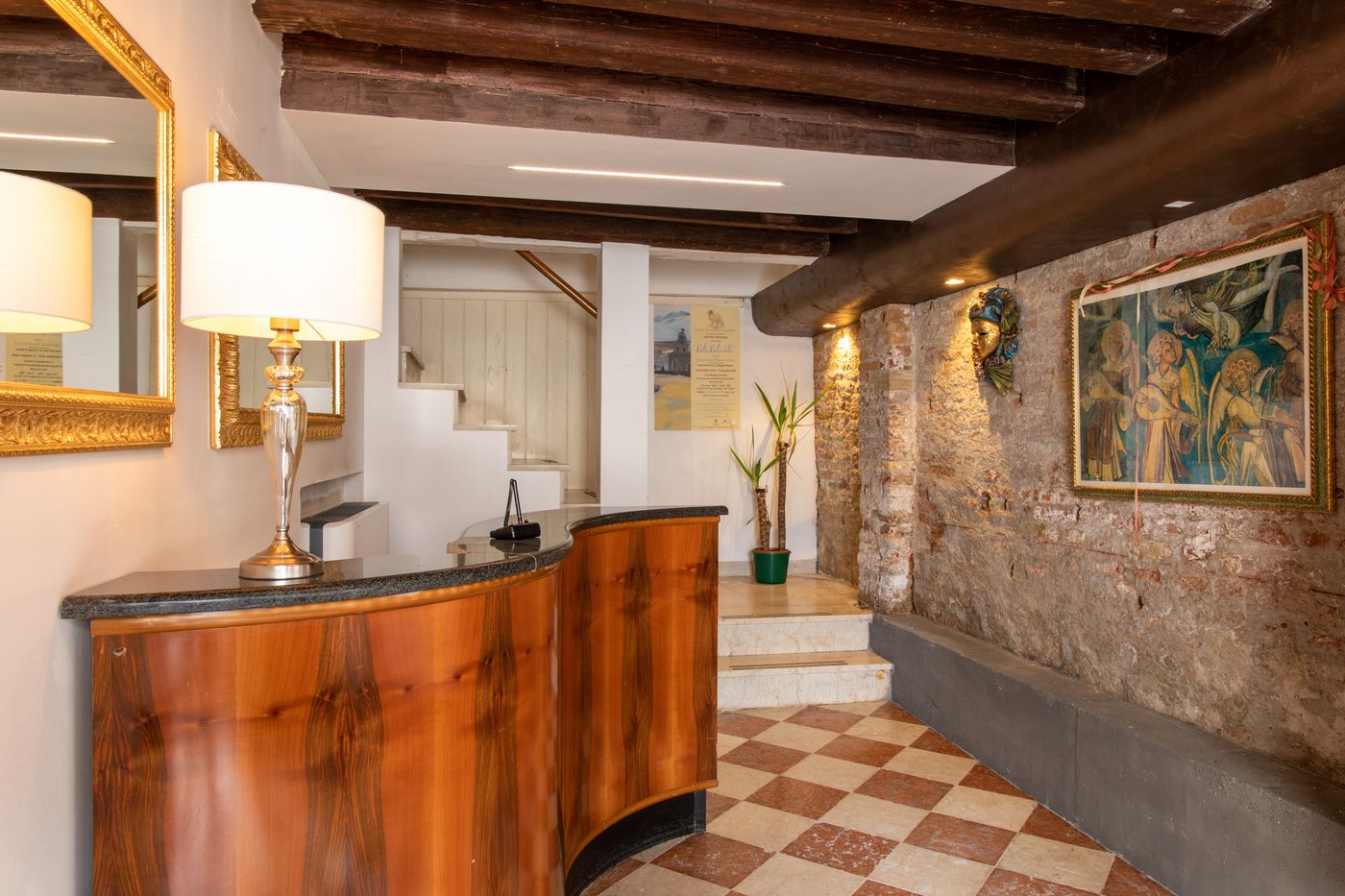 Charming-Venice-Santa-Fosca-Lobby-4