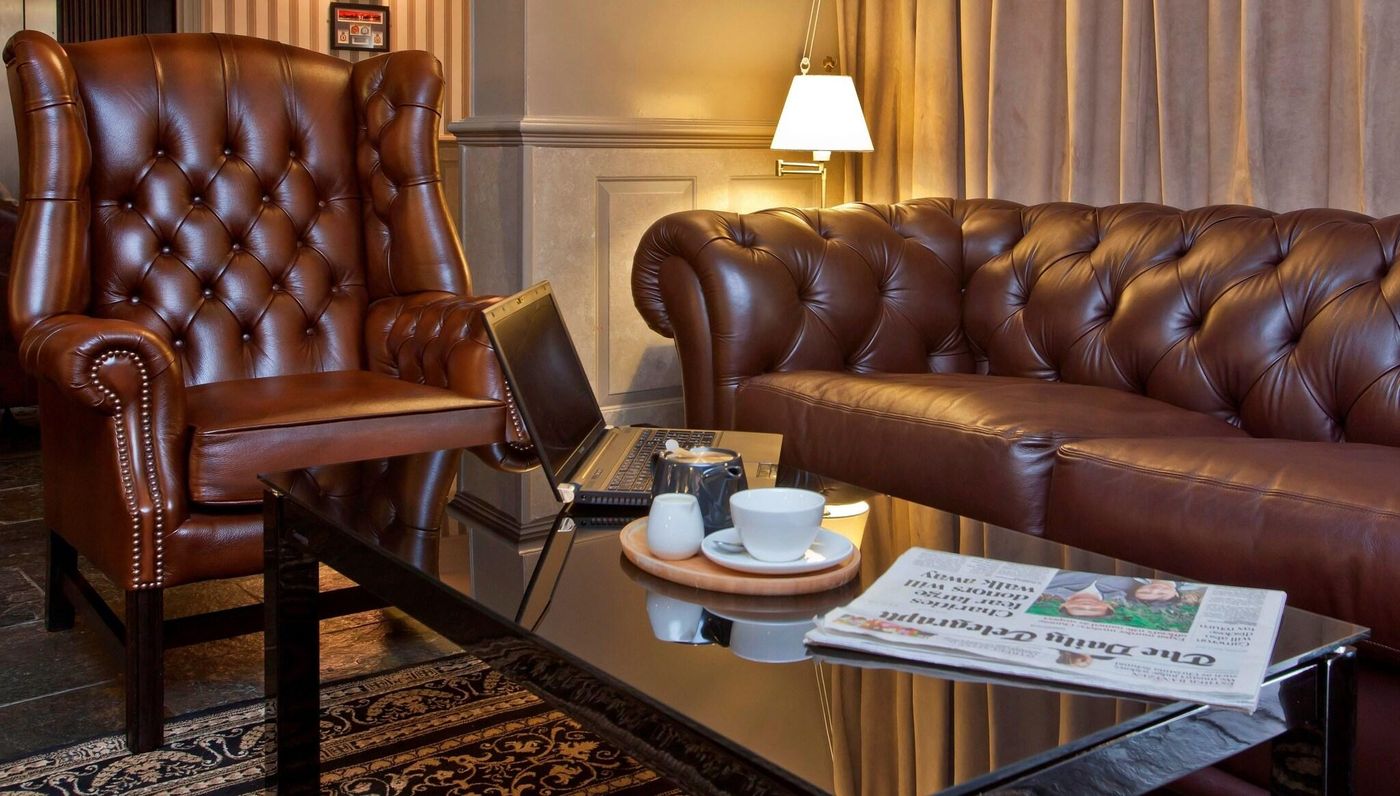 Cobo-Bay-Hotel-Lobby-4