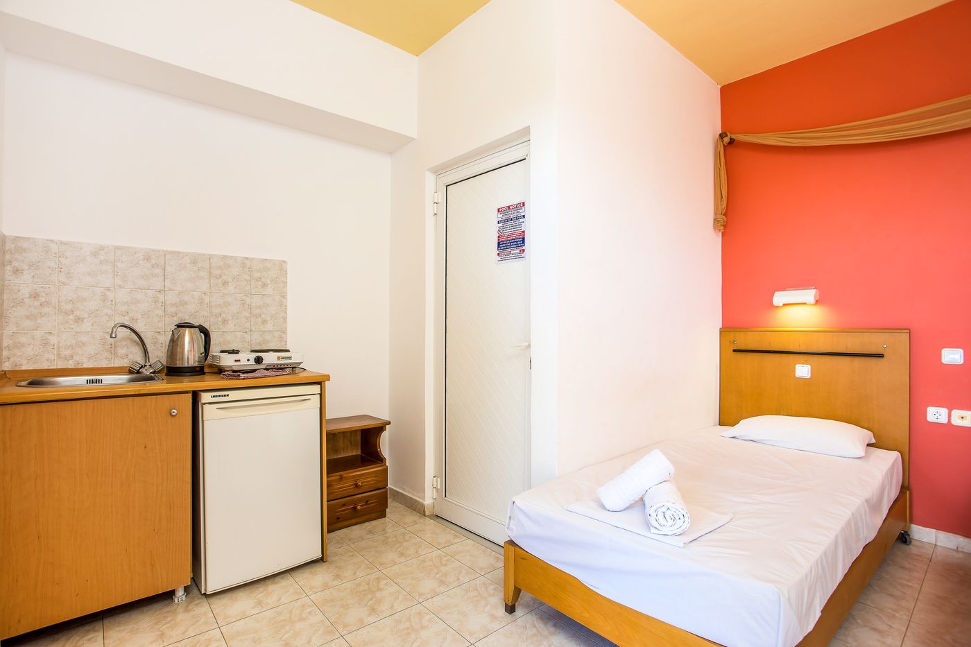 Vickys-Studios-Room-28