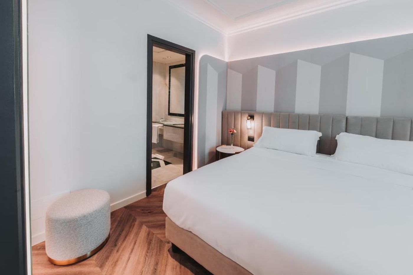 Royal-Garden-Hotel-Room-30