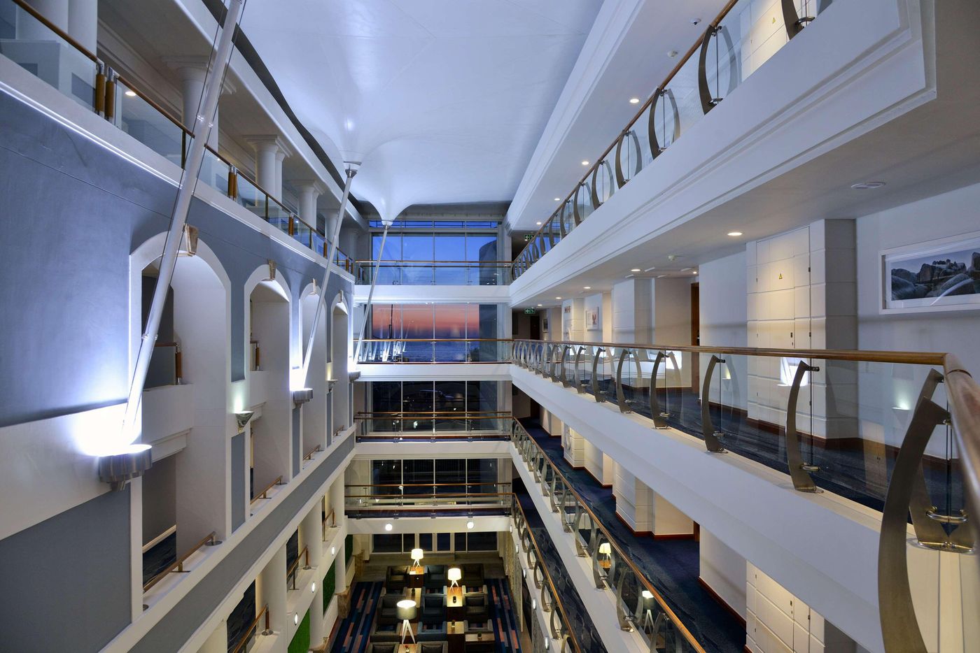 Radisson-Blu-Hotel-Waterfront-Lobby-8