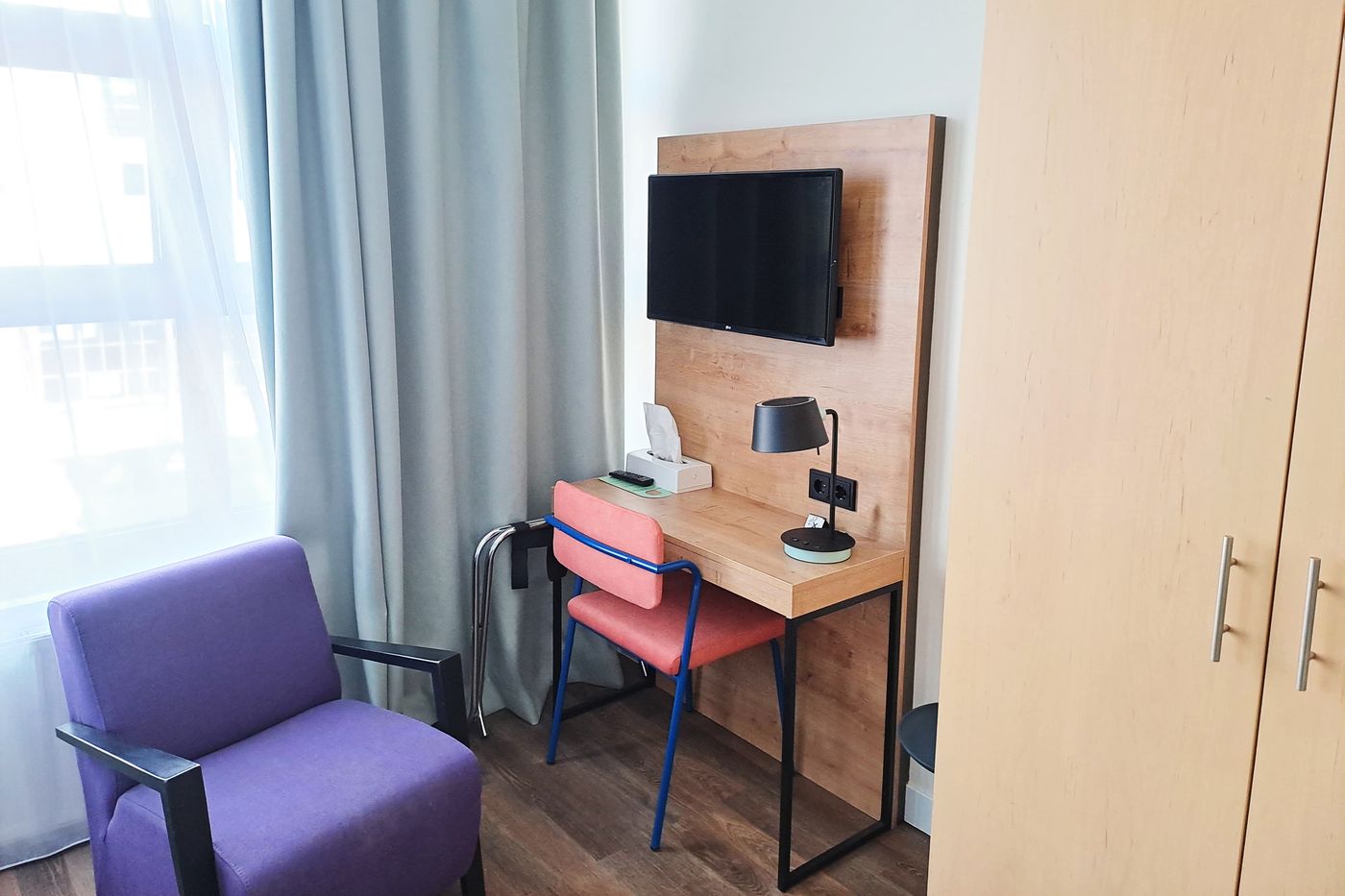 Hotel-City-B-Room-48