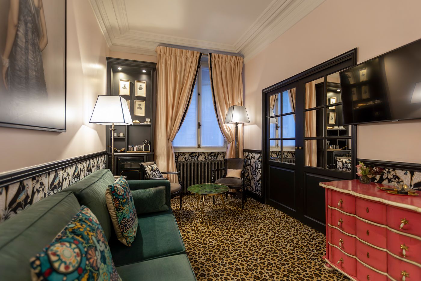 West-end-Paris-Room-48