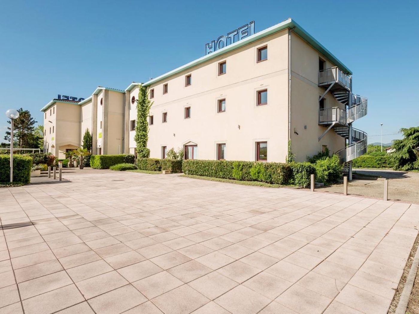 Hotel Le Saint Vincent - France - VOURLES - General view - 5