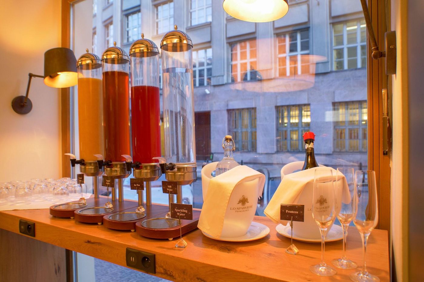 Golden-Crown-Restaurant-9