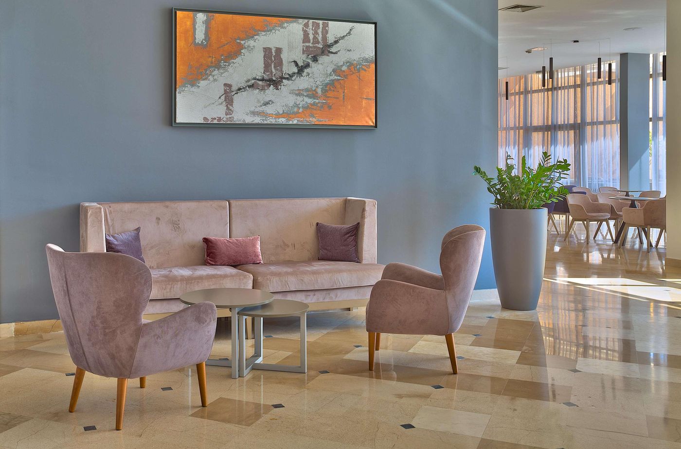 Hotel-Holiday-Lobby-53