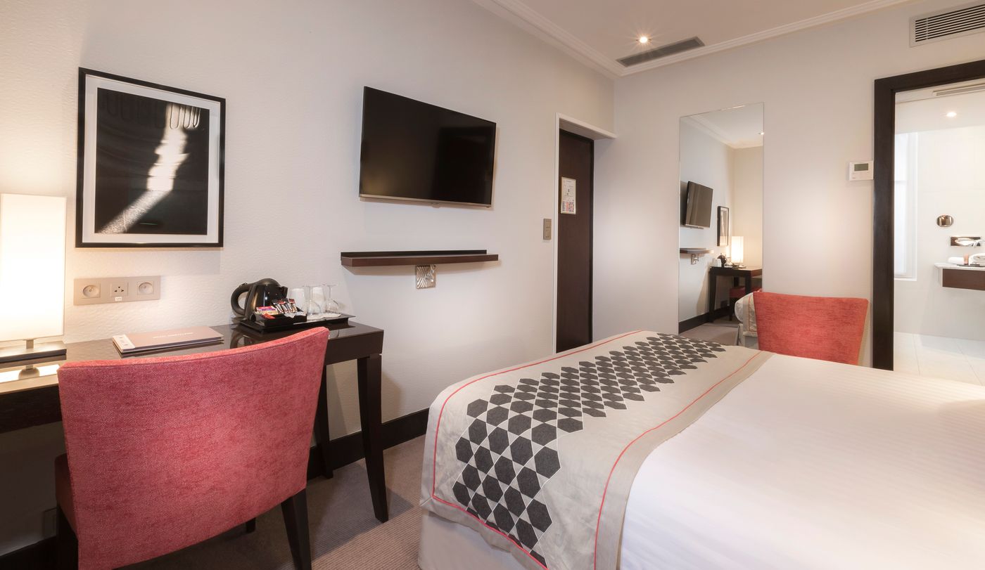 Montfleuri-Arc-de-Triomphe-Room-36