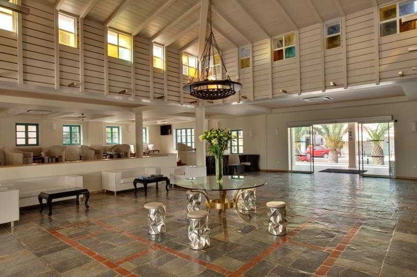 Silva-Beach-Lobby-41