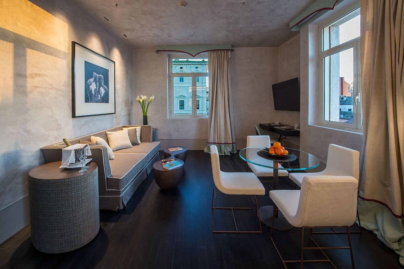 Sina-Bernini-Bristol--Autograph-Collection-Room-21