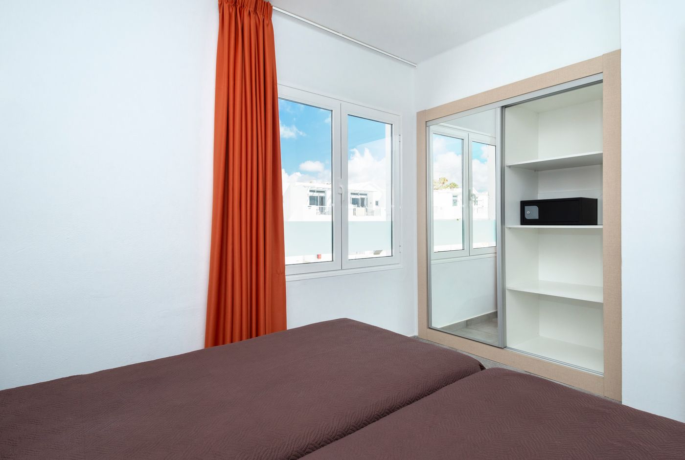 Apartamentos-LIVVO-Oasis-Room-28