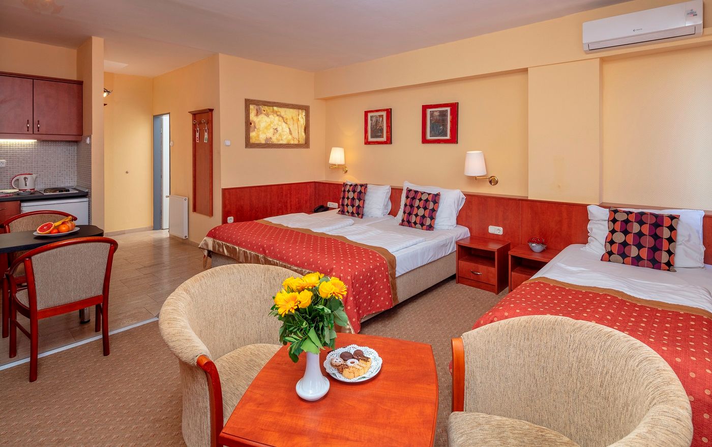 Hotel-Charles-Room-13