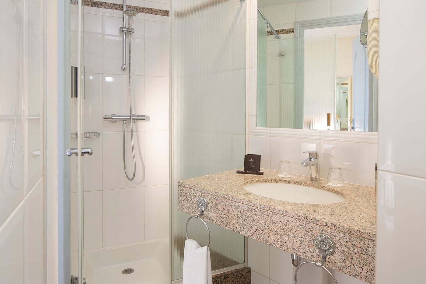 Hotel-Victor-Hugo-Paris-Kleber-Room-46