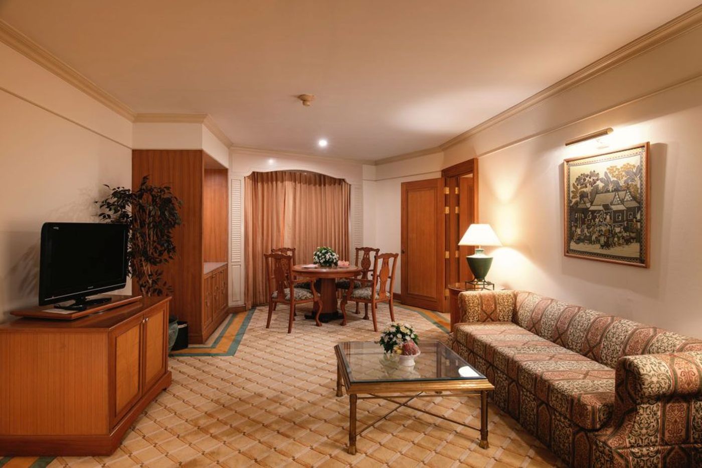 Montien-Riverside-Bangkok-Hotel-Room-33