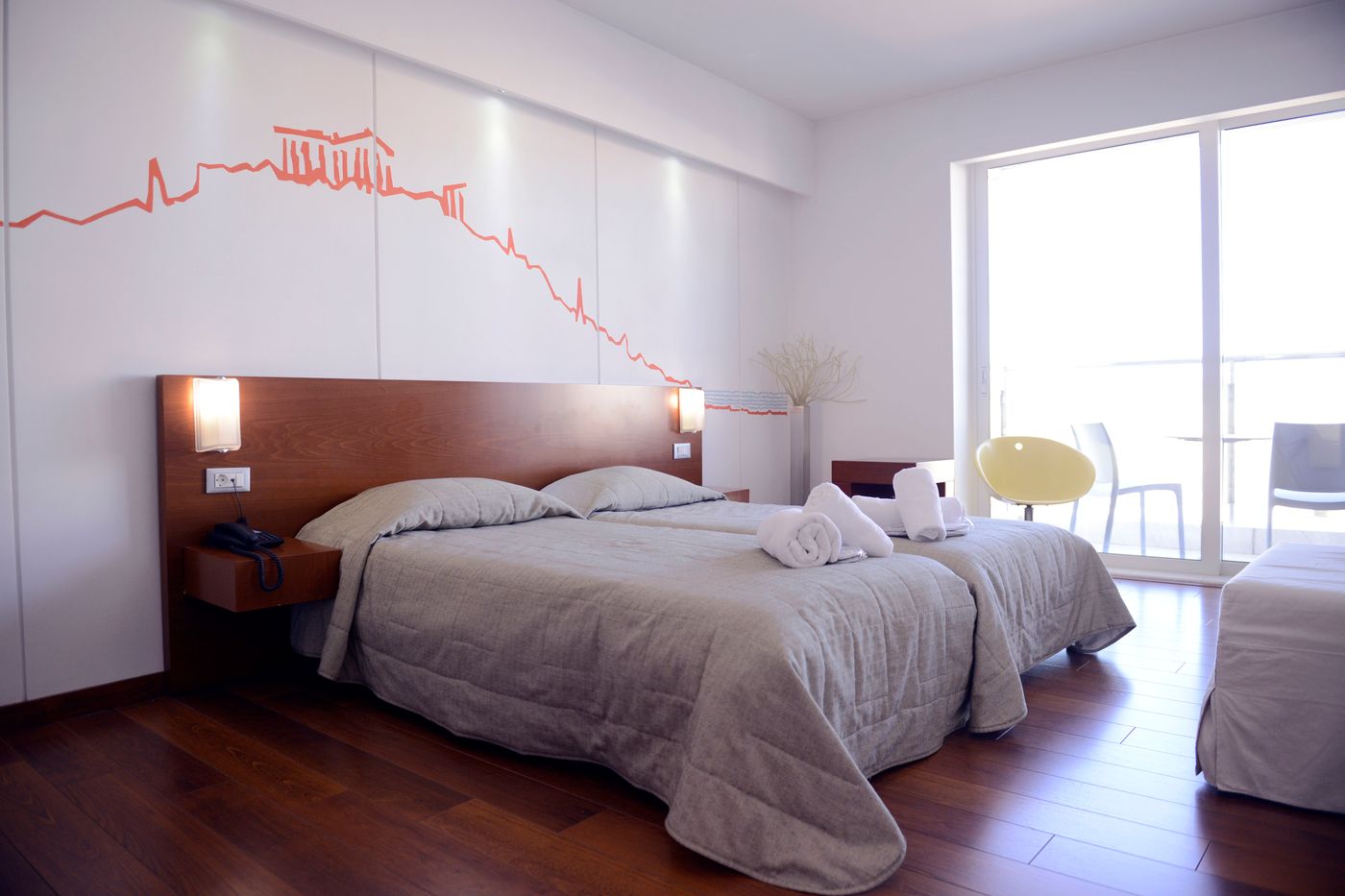 Dorian-Inn--Sure-Hotel-Collection-by-Best-Western-Room-25