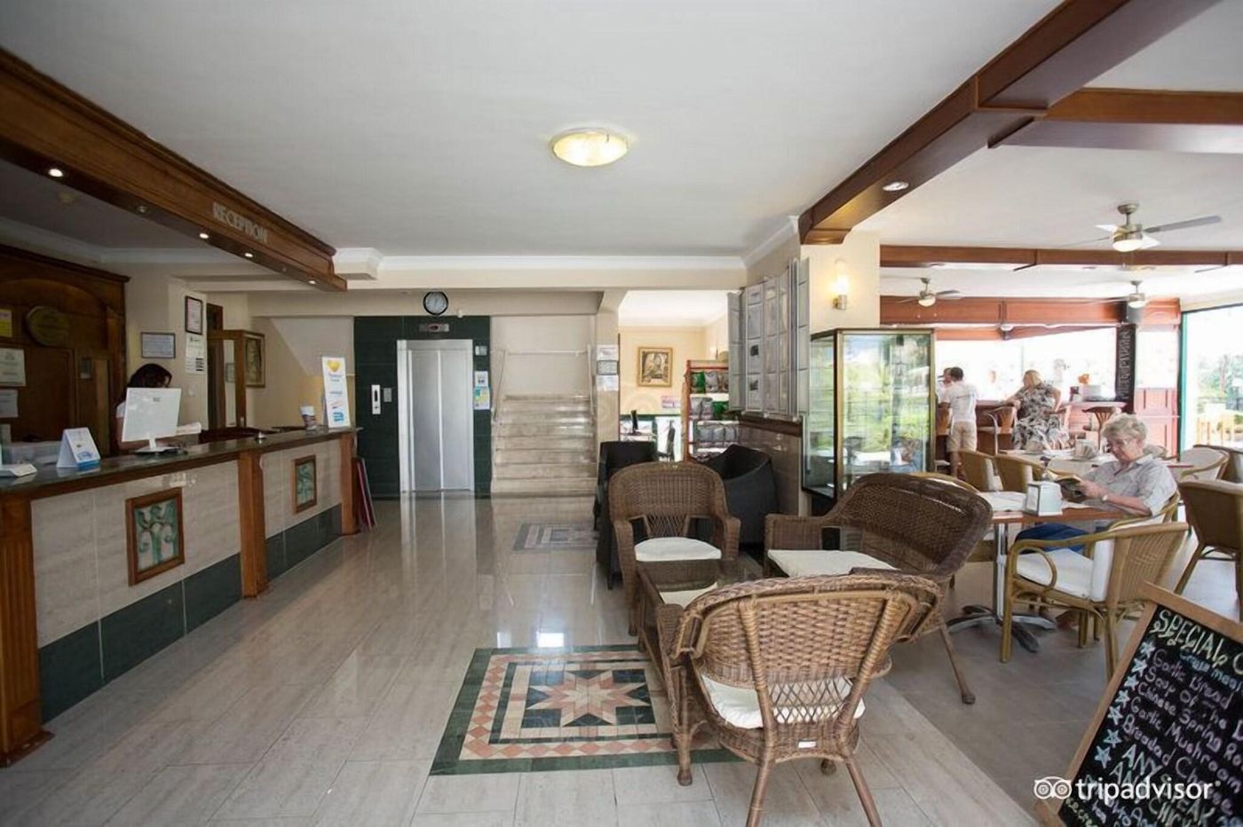 Aegean-Princess-Lobby-46