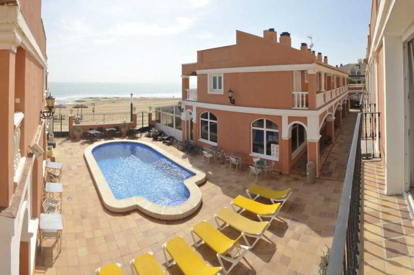 Lloyds-Beach-Club-Pool-3